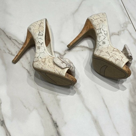 Christian Siriano | Beige Lace Floral Heel 8 - Picture 8 of 11